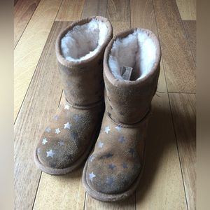 UGG boots, tan with gunmetal grey stars size 13